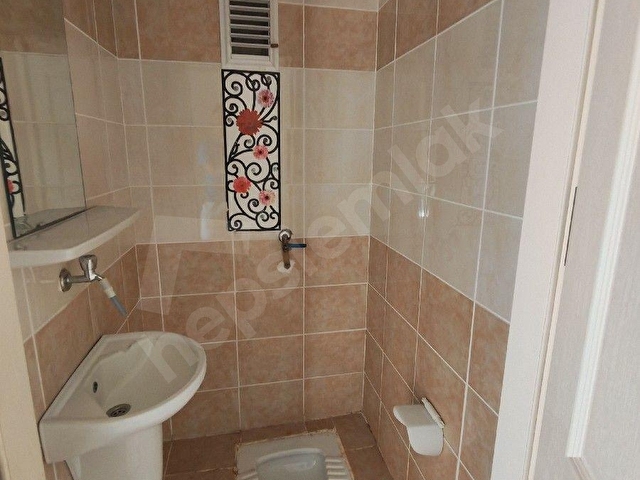 AKBULUT GAYRİMENKULDEN KURTULUŞ MAHALLESİNDE ESKİ TOKİDE KİRALIK 2+1 DAİRE - Görsel 23