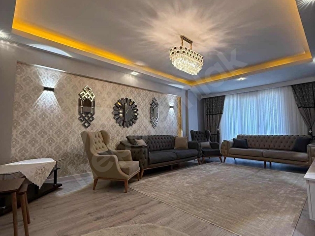 GÜZELYURT MAH. METROBÜSE YAKIN GENİŞ BOŞ 3+1 DAİRE - Görsel 2