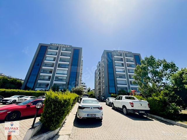 ÇİĞLİ UĞUR MUMCU MAH. GENCERLER SİTESİNDE SATILIK 3+1 DAİRE