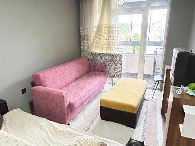 BOSTANPAZARINDA KARAAĞAÇ SERVİSLERİNE YAKIN KAPALI BALKONLU FULL EŞYALI 1+1 KİRALIK DAİRE - Görsel 2