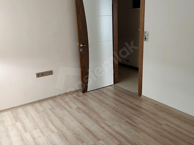 2+1 KİRALIK DAİRE CUMHURİYET MAH.DE SİTE İÇERİSİNDE OTOPARKLI - Görsel 5