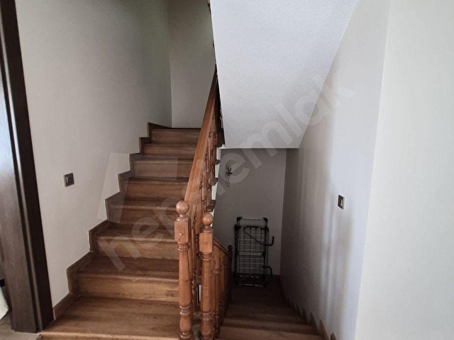 Tulumtaş Elitler Sitesinde  Lüks Mobleli 5+2 Kiralık Villa - Görsel 13