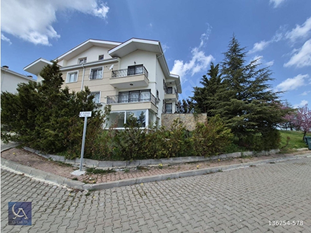Tulumtaş Elitler Sitesinde  Lüks Mobleli 5+2 Kiralık Villa
