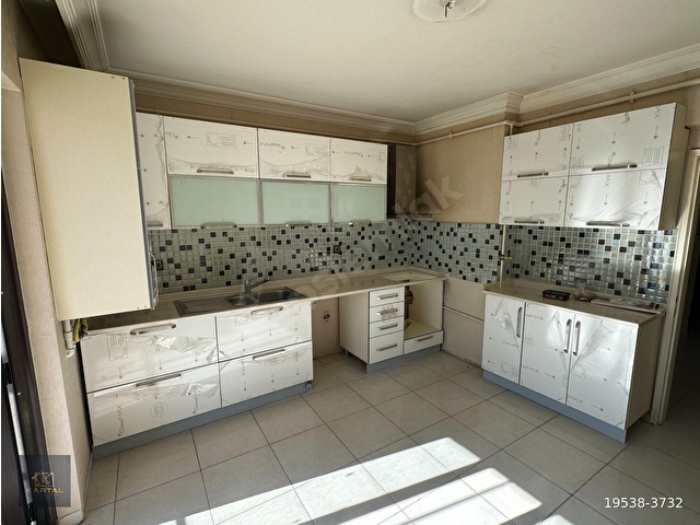 KARTAL..ANA CADDE ÜSTÜ..3+1 145M2 3.KATTA,BAKIMLI,DÜZLÜK BÖLGEDE - Görsel 4