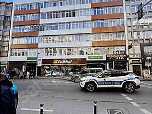 ALTIYOL KUŞDİLİ CADDESİ ÜZERİ MERKEZİ KONUMDA SATILIK 75 m2 OFİS - Görsel 2