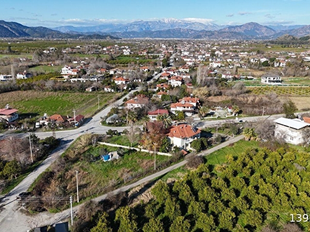 GÜZELYURTTA İKİZ VİLLA YAPIMINA UYGUN 1295 M² KÖŞE PARSEL