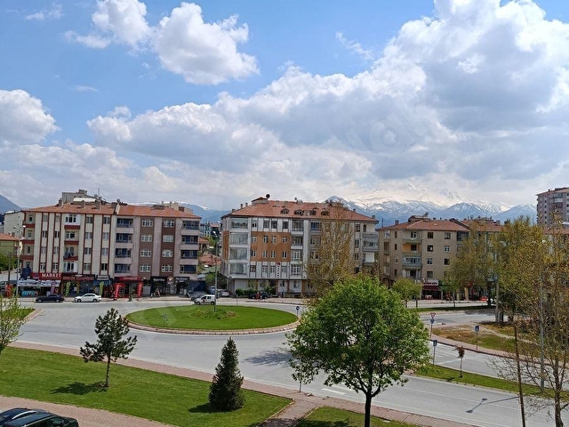 Sümer Mahallesinde Geniş 4+1 Kiralık Daire - Görsel 23