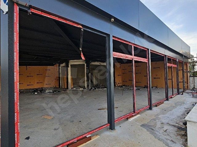 Manisa güzelyurtta ferah ve açık konumda 400 m2 köşe dükkan