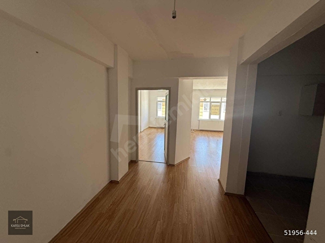 Ömürevleri tramvay durağında 3 + 1 kiralık daire - Görsel 12
