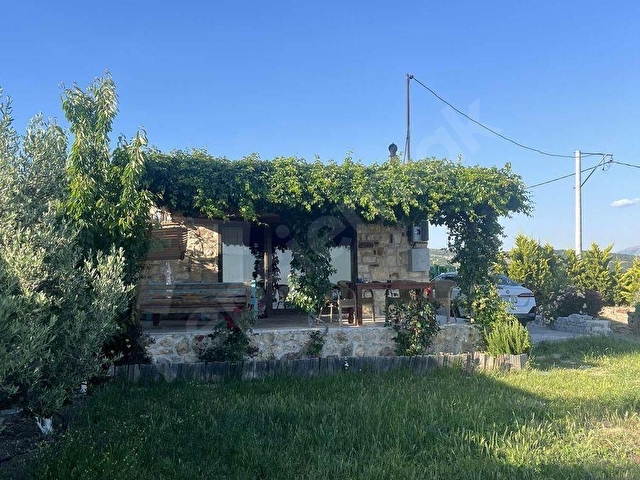 Deniz Manzaralı 850 m² Arsa İçinde Eşyalı Taş Ev