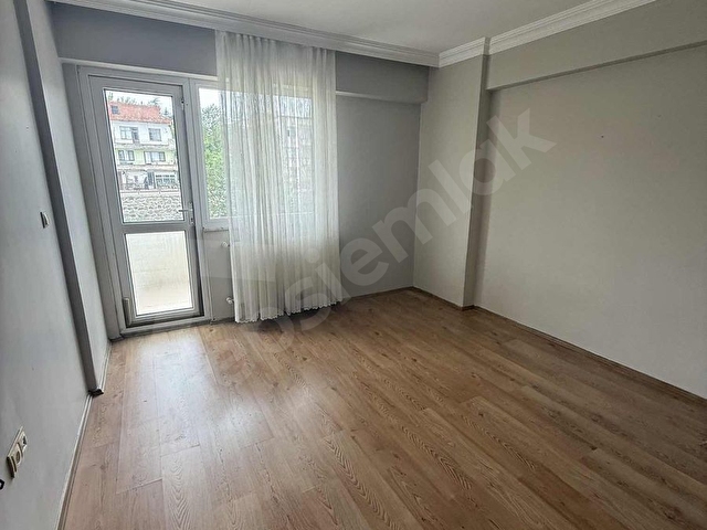 ÇUKURÇAYIRDA SATILIK GÜZEL GENİŞ 3+1 DAİRE - Görsel 13