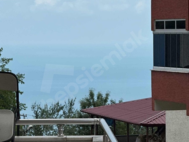 ÇUKURÇAYIRDA SATILIK GÜZEL GENİŞ 3+1 DAİRE