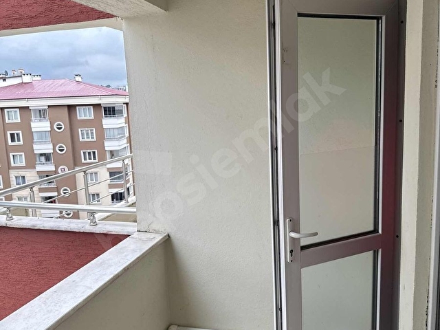 ÇUKURÇAYIRDA SATILIK GÜZEL GENİŞ 3+1 DAİRE - Görsel 3