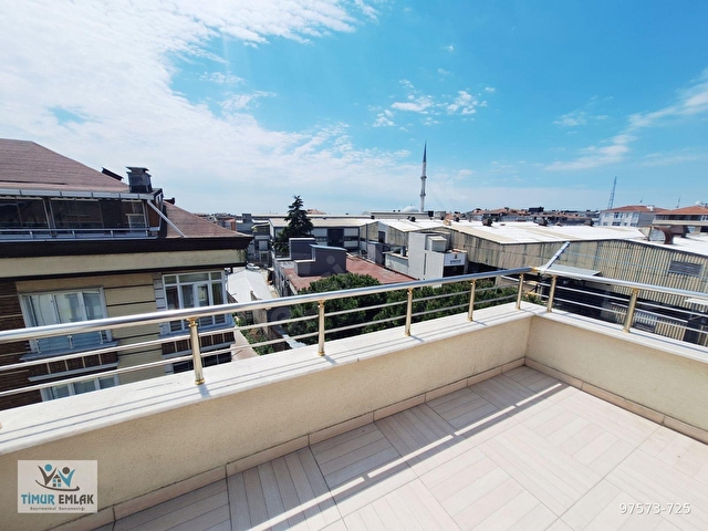 AVCILAR E-5E YÜRÜME MESAFESİNDE SATILIK 2+1 TERAS KATI DAİRE