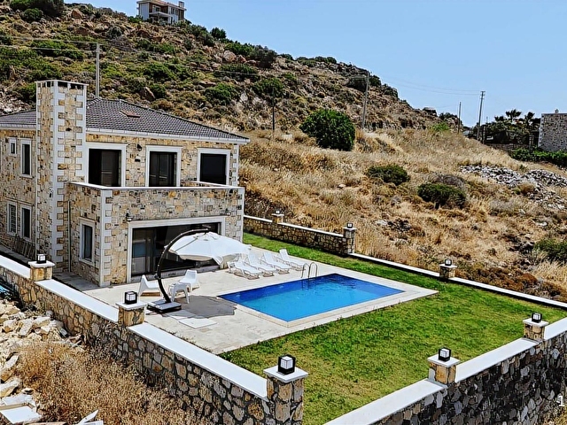ESKİ FOÇA DA KİRALIK HAVUZLU TAŞ BUTİK OTEL / ETKİNLİKLERE UYGUN - Görsel 19