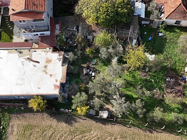 KUŞÇULARDA MERKEZİ KONUMDA İÇİNDE EV OLAN ARSA - Görsel 2