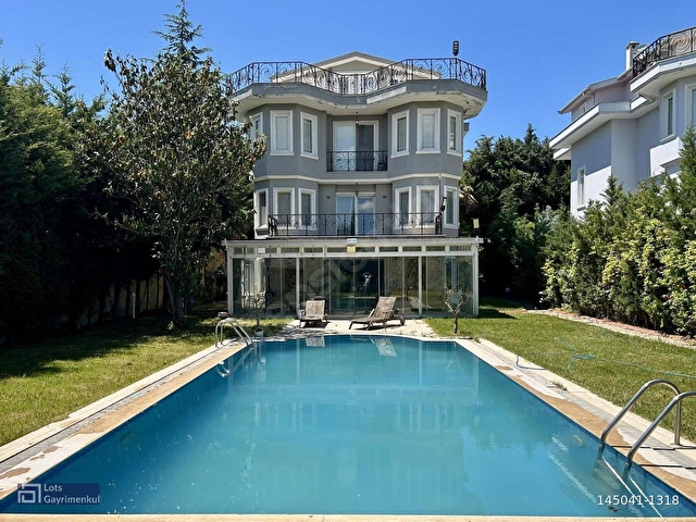 LOTS GAYRİMENKUL BADEMLİNİN PRESTİJLİ NOKTASINDA HAVUZLU VİLLA