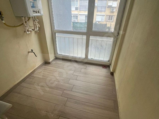 Asilden Üçkuyularda Cadde Paraleli Bakımlı 2+1 Daire - Görsel 18