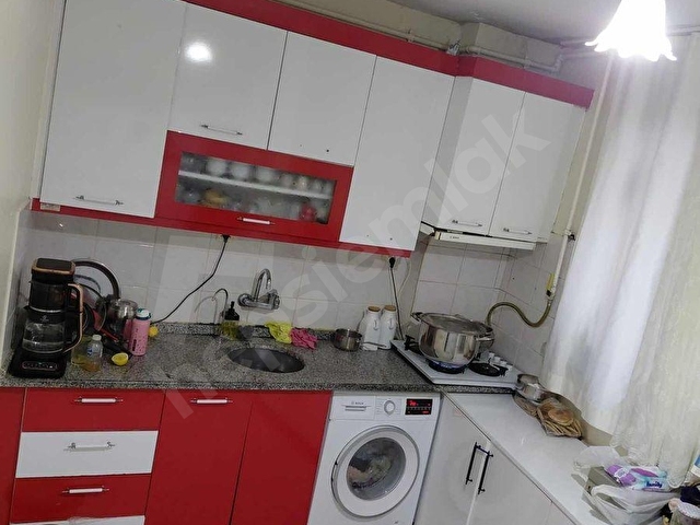 BAĞCILAR KİRAZLI MAH. 1+1 METRO DİBİ SATILIK DAİRE