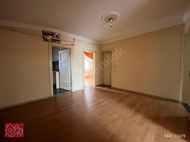 DİRECTTEN EMİROĞLU CADDESİNDE, KATTA, GENİŞ FERAH M2 ODA KULLANIMINA SAHİP, 2+1 DAİRE!! - Görsel 8