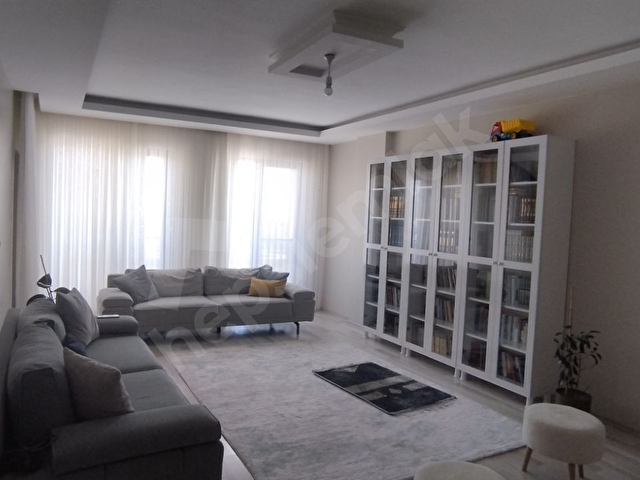 Kalecikte Satılık Üç Katlı Villa Görünümlü Bina - Görsel 27