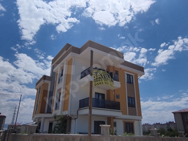 Kalecikte Satılık Üç Katlı Villa Görünümlü Bina - Görsel 6