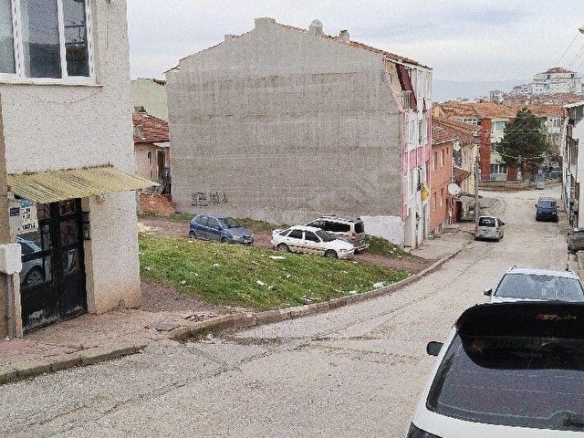 BÜYÜKDERE MAHALLESİNDE , SATILIK  GENİŞ 1+1 DAİRE - Görsel 3
