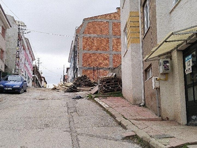 BÜYÜKDERE MAHALLESİNDE , SATILIK  GENİŞ 1+1 DAİRE - Görsel 4