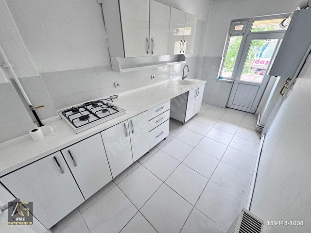 KEÇİÖREN ÇİÇEKLİ MAHALLESİNDE CADDE ÜZERİ KATTA ÖN CEPHE 3+1+KİLERLİ DAİRE