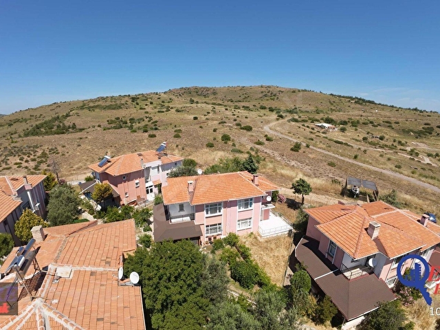 EvRE Emlaktan Yeşillikler İçinde 3+1 Geniş Bahçeli Villa - Görsel 24
