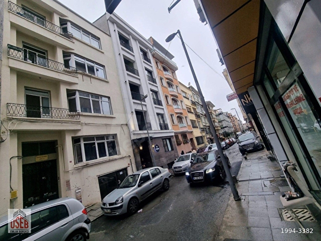 ŞİŞLİ HANIMEFENDİ SOKAK BAŞINDA SATILIK 5 KATLI BİNA - Görsel 4