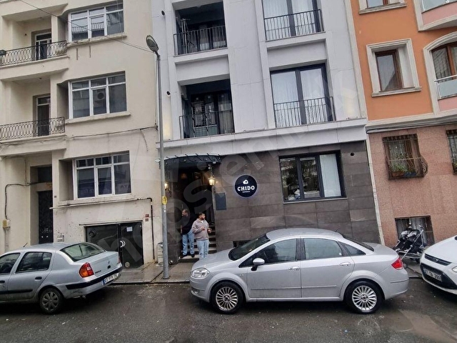ŞİŞLİ HANIMEFENDİ SOKAK BAŞINDA SATILIK 5 KATLI BİNA - Görsel 3