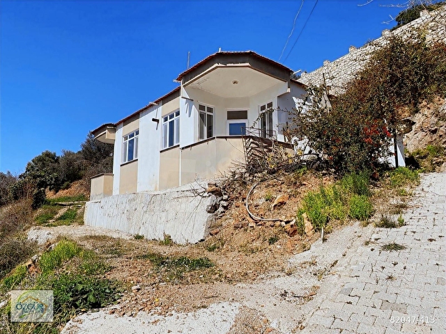 ÖZGÜR EMLAK tan 1221m2 ARSA İÇERİSİNDE 150m2 DAİRE