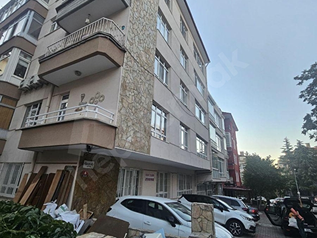 ÇANKAYA FATMA ALİYE SOKAKTA SEĞMENLER PARKINA 2 DAKİKA SATILIK