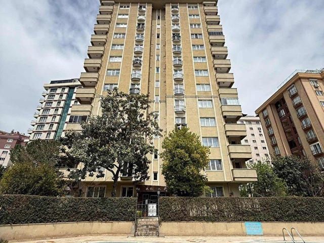 SEVGİLİ SİTESİ 4+1 YENİLENMİŞ GENİŞ DAİRE