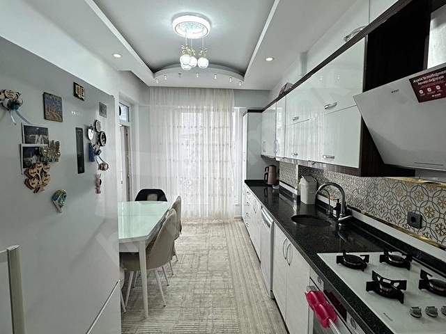 KARACAAHMETTE MUHTEŞEM LOKASYONDA LÜX 3+1 DAİRE - Görsel 4