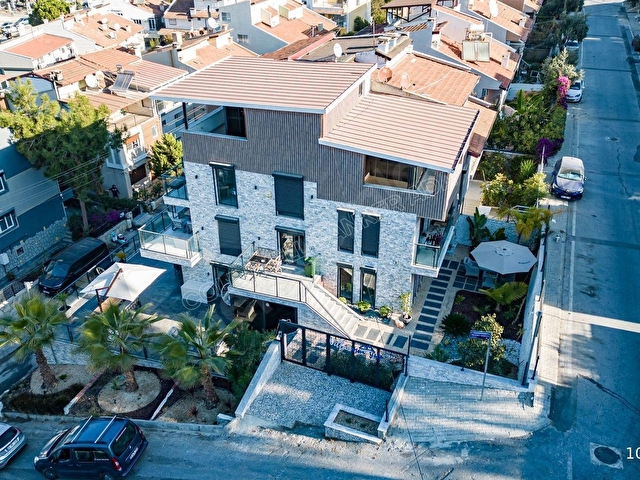 Kuşadasında Deniz Manzaralı, Ultra Lüks Kiralık 5+2 Villa - Görsel 3