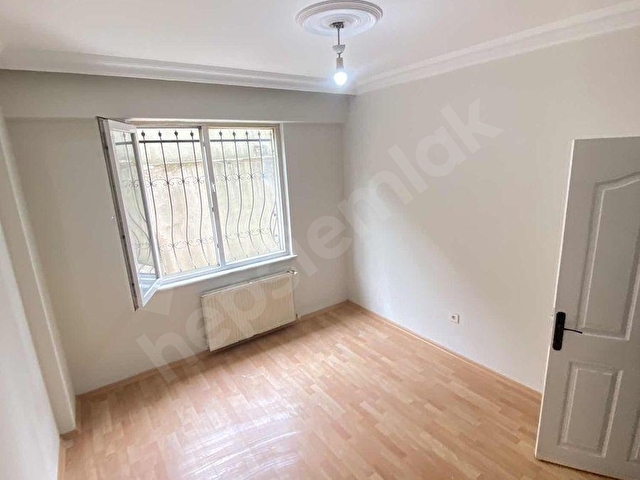 Yeni Bina Boş 2+1 Düz Giriş Bakımlı Temiz Satılık