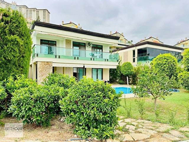 ALANYA KARGICAK’TA DENİZ MANZARALI MÜSTAKİL HAVUZLU 3+1 VİLLA