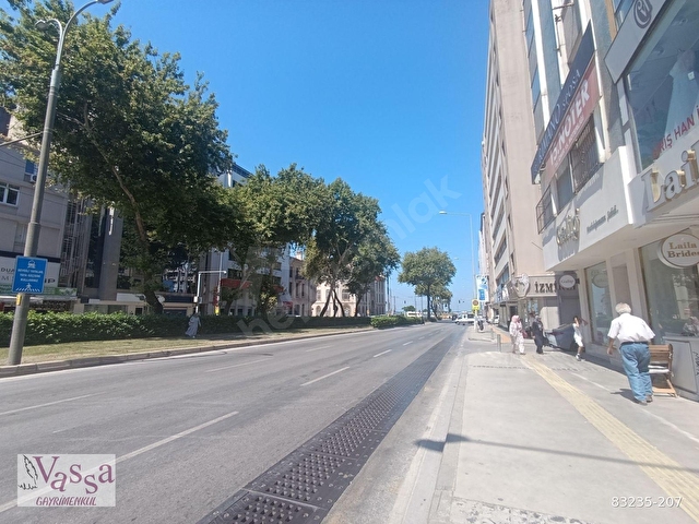Konak GaziBulvarı İş Merkezinde Asansörlü Otoparklı Ofis - Görsel 3