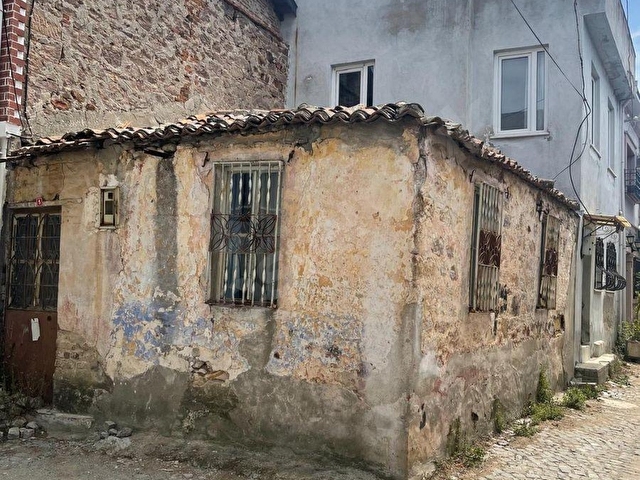 AYVALIK MERKEZDE KÖŞE NİZAMLI TERASLI 2 KATLI 4+1 KAĞİR RUM EVİ - Görsel 4