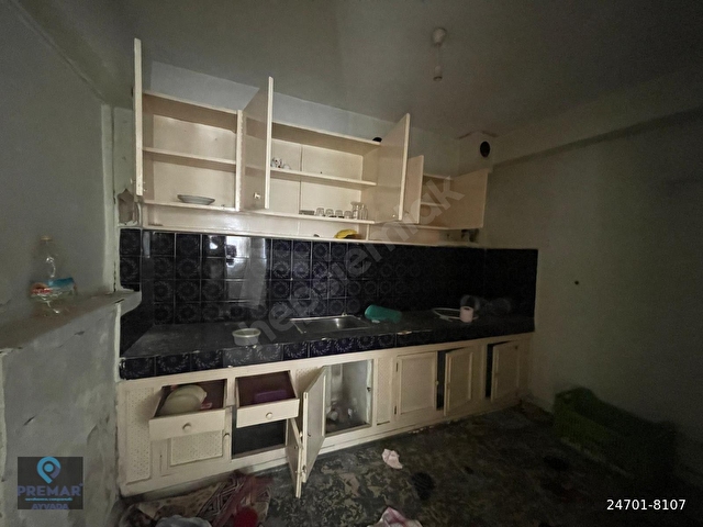 AYVALIK MERKEZDE KÖŞE NİZAMLI TERASLI 2 KATLI 4+1 KAĞİR RUM EVİ - Görsel 15