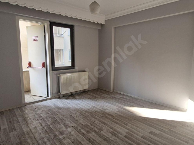 TUĞRA EMLAKTAN ÇARŞI MERKEZDE SATILIK FIRSAT DAİRE - Görsel 21