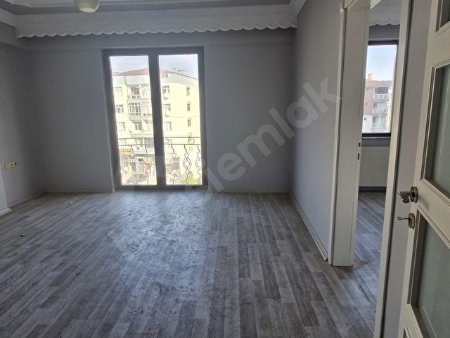 TUĞRA EMLAKTAN ÇARŞI MERKEZDE SATILIK FIRSAT DAİRE - Görsel 6