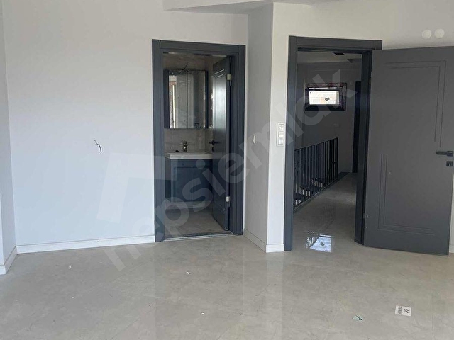 Kuşadası Soğucakta Köşe Konumlu Deniz Manzaralı Havuzlu Villa - Görsel 14