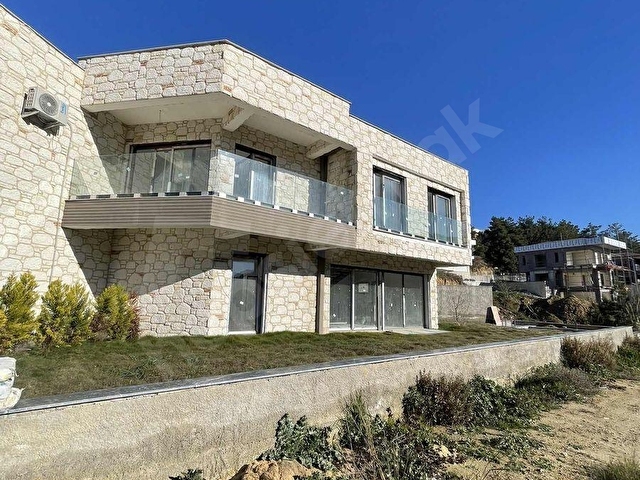 Kuşadası Soğucakta Köşe Konumlu Deniz Manzaralı Havuzlu Villa - Görsel 16