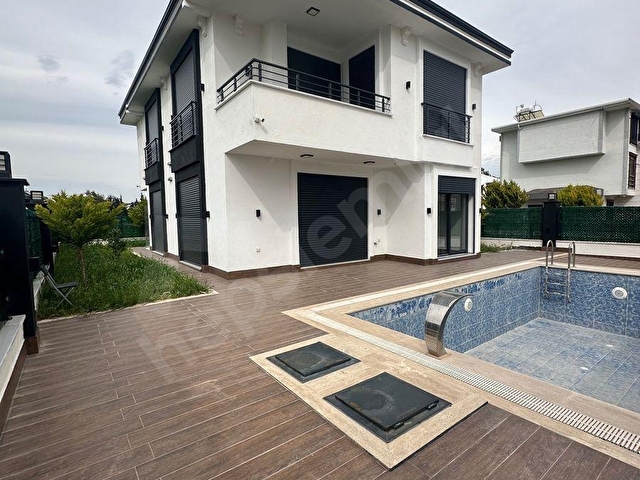 DİDİMDEN SAHİLE 450MT. TAM MÜSTAKİL ÖZEL HAVUZ VE OTOPARKLI 4+1 VİLLA