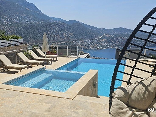 Muhteşem Deniz Manzaralı Modern Lüks Tripleks Villa - Görsel 11