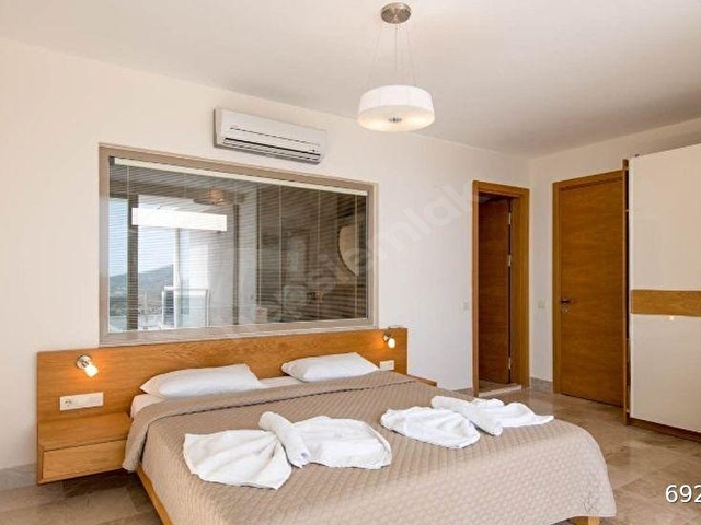 Muhteşem Deniz Manzaralı Modern Lüks Tripleks Villa - Görsel 19