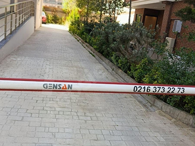 Göztepe Okullar Bölgesinde 24m2 Tuvaletlı Kombili Dükkan - Görsel 20